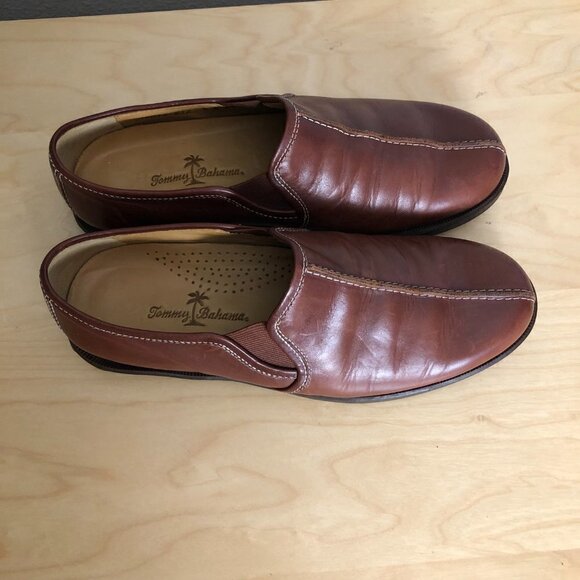 Tommy Bahama Split Toe Leather Loafers - Picture 3 of 11